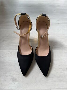 NWOT Black & Gold Pointed Toe Heels